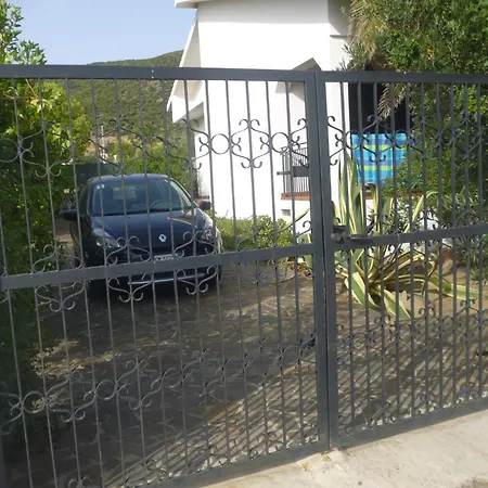 Charming Holiday Protected By 2 Huge Date Palms SantʼAnna Arresi